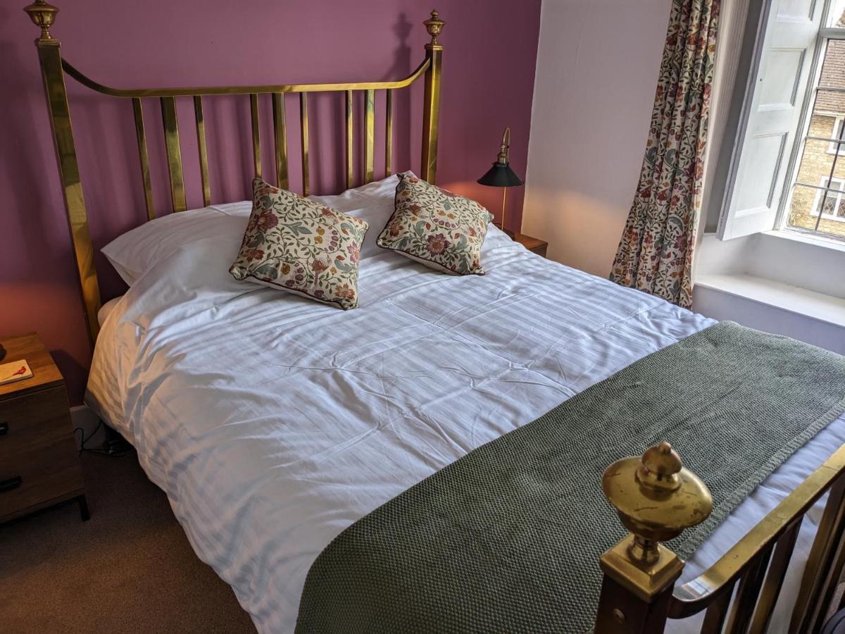 Cowpers Oak Bed & Breakfast Olney Room photo