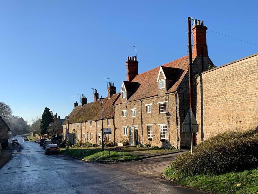 Cowpers Oak Bed & Breakfast Olney Exterior photo