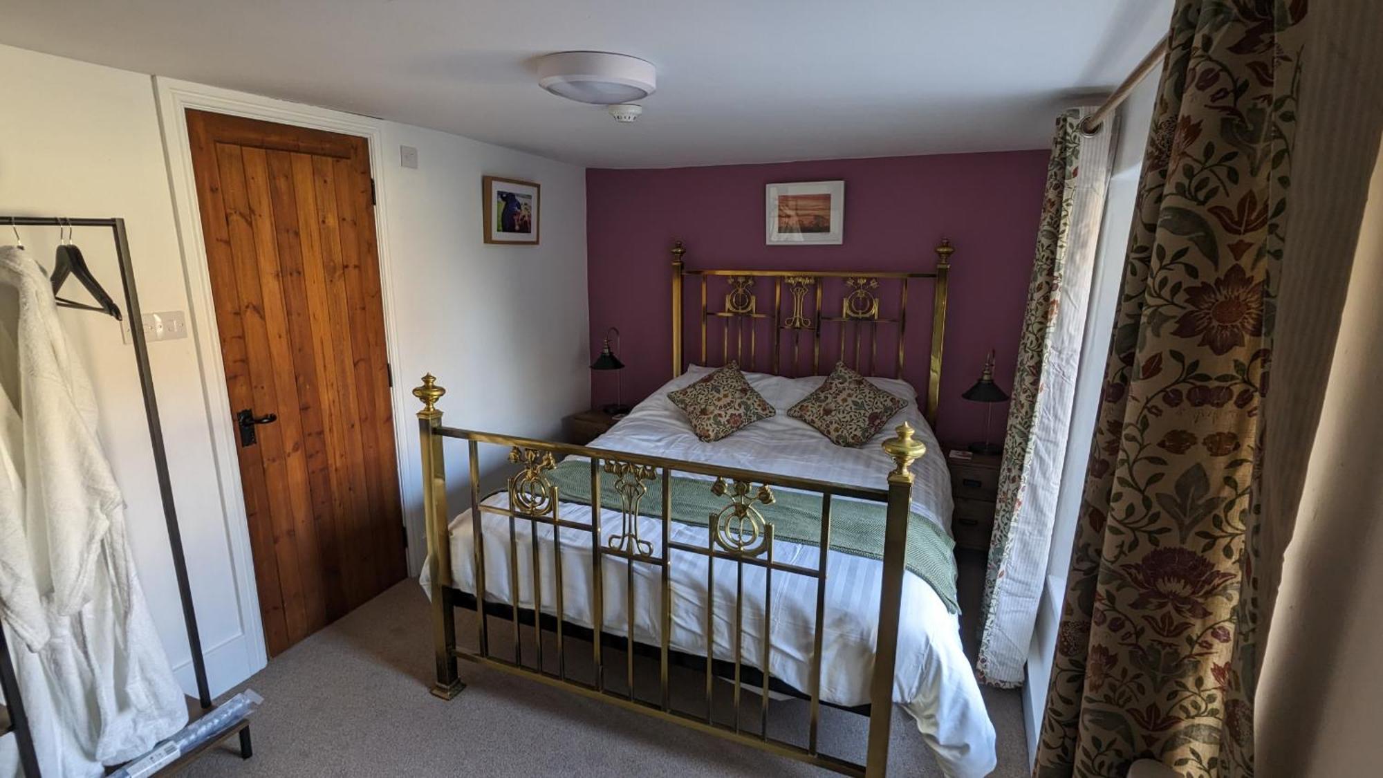 Cowpers Oak Bed & Breakfast Olney Room photo