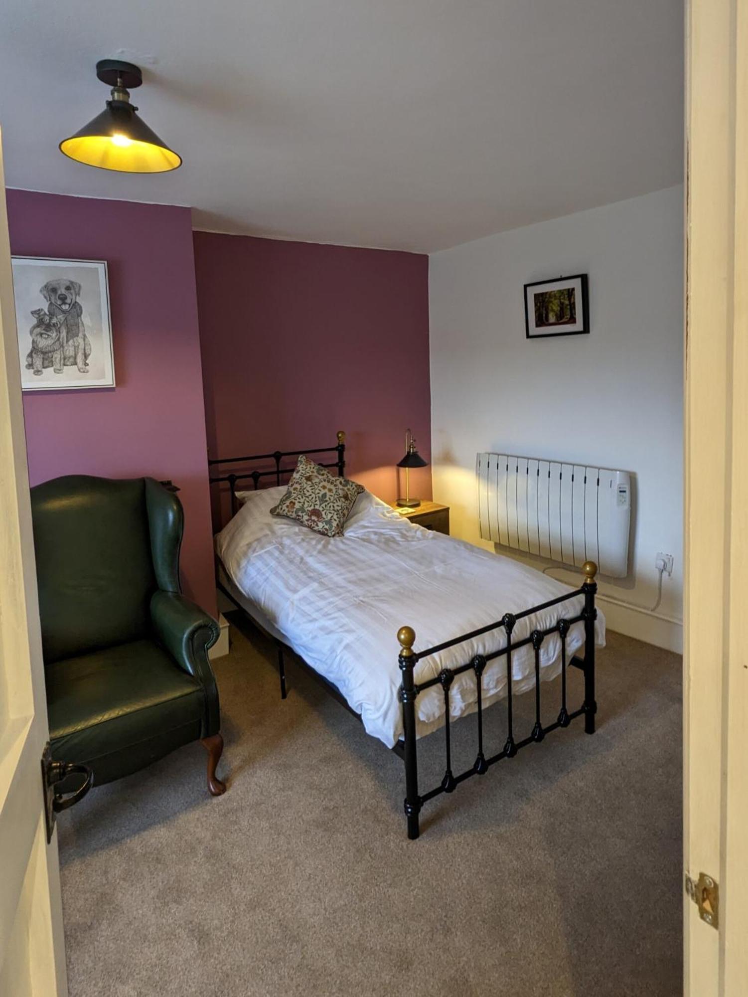 Cowpers Oak Bed & Breakfast Olney Room photo