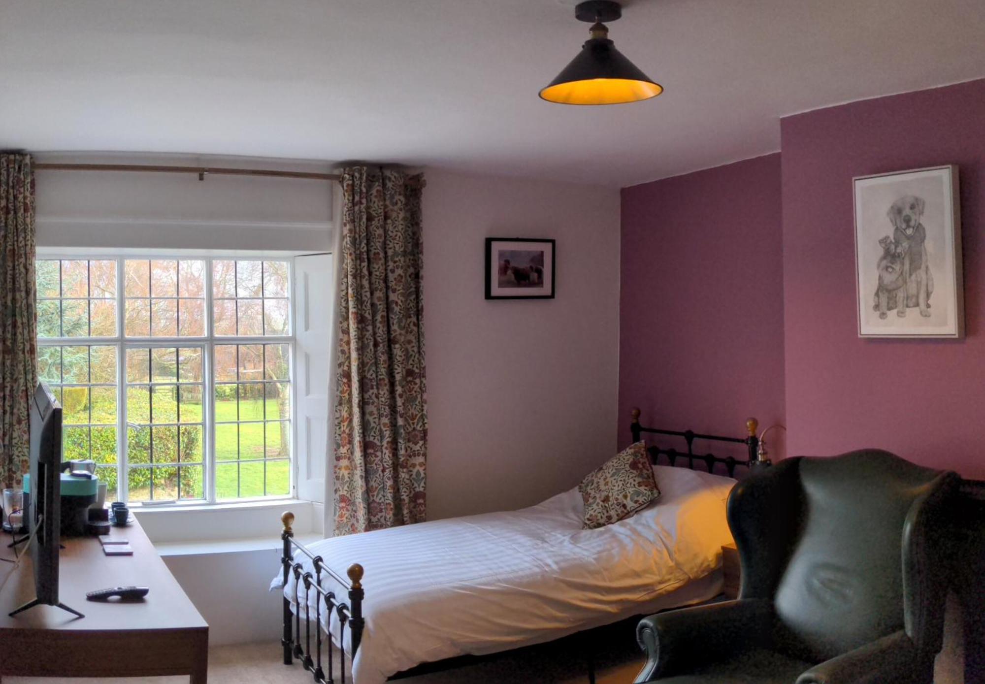 Cowpers Oak Bed & Breakfast Olney Room photo