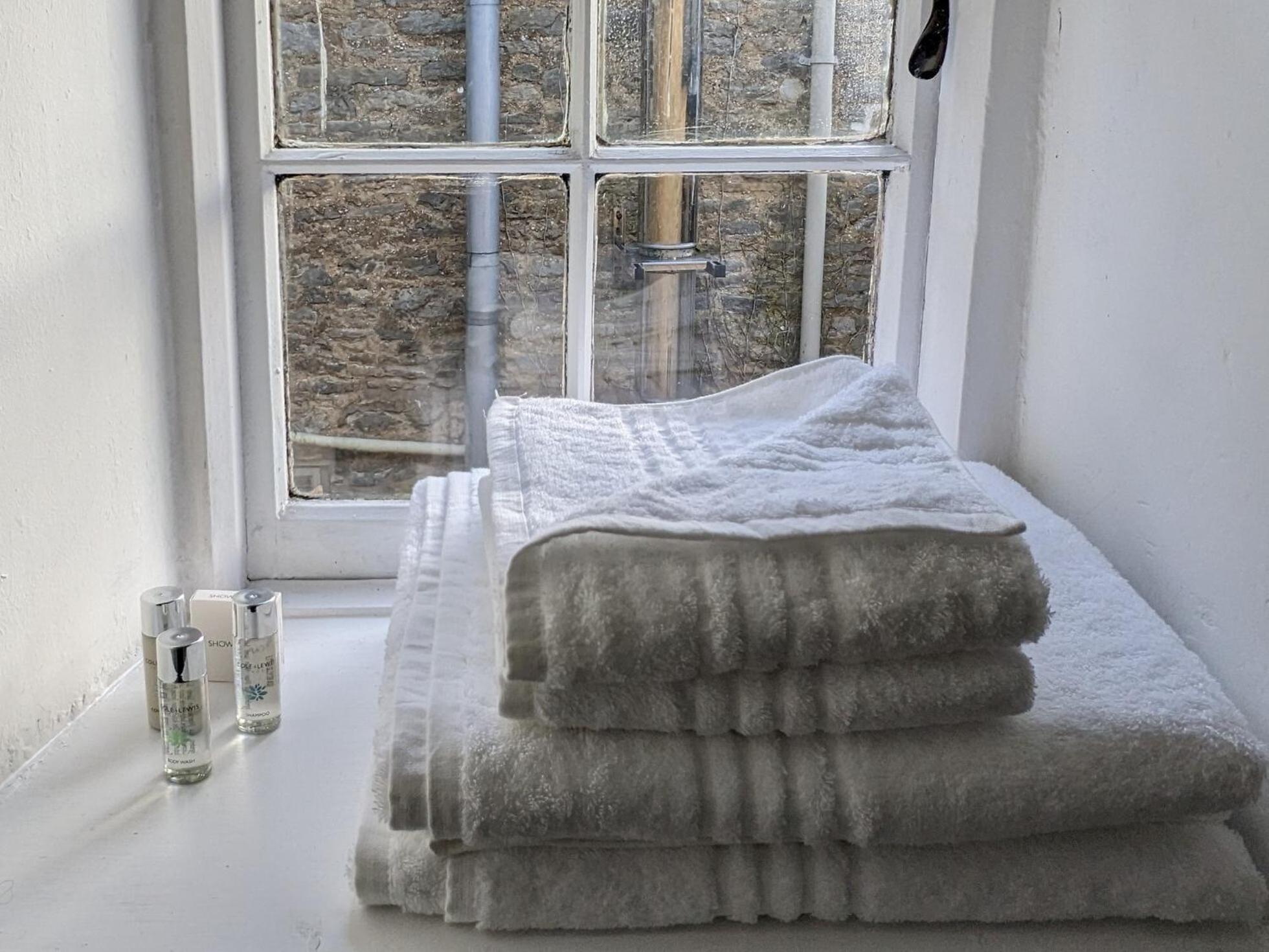 Cowpers Oak Bed & Breakfast Olney Room photo